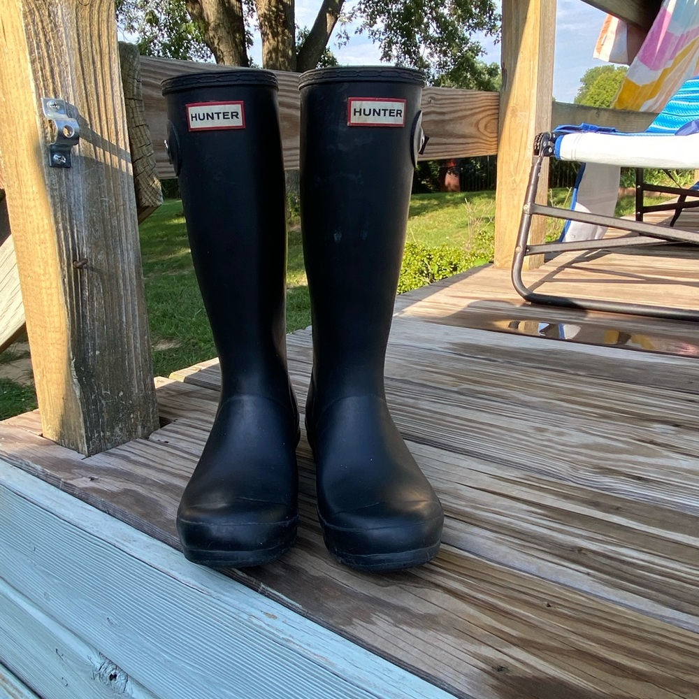 • hunter big kids boots size 6 •